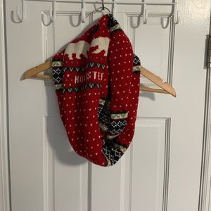 Hollister: Infinity Loop Scarf